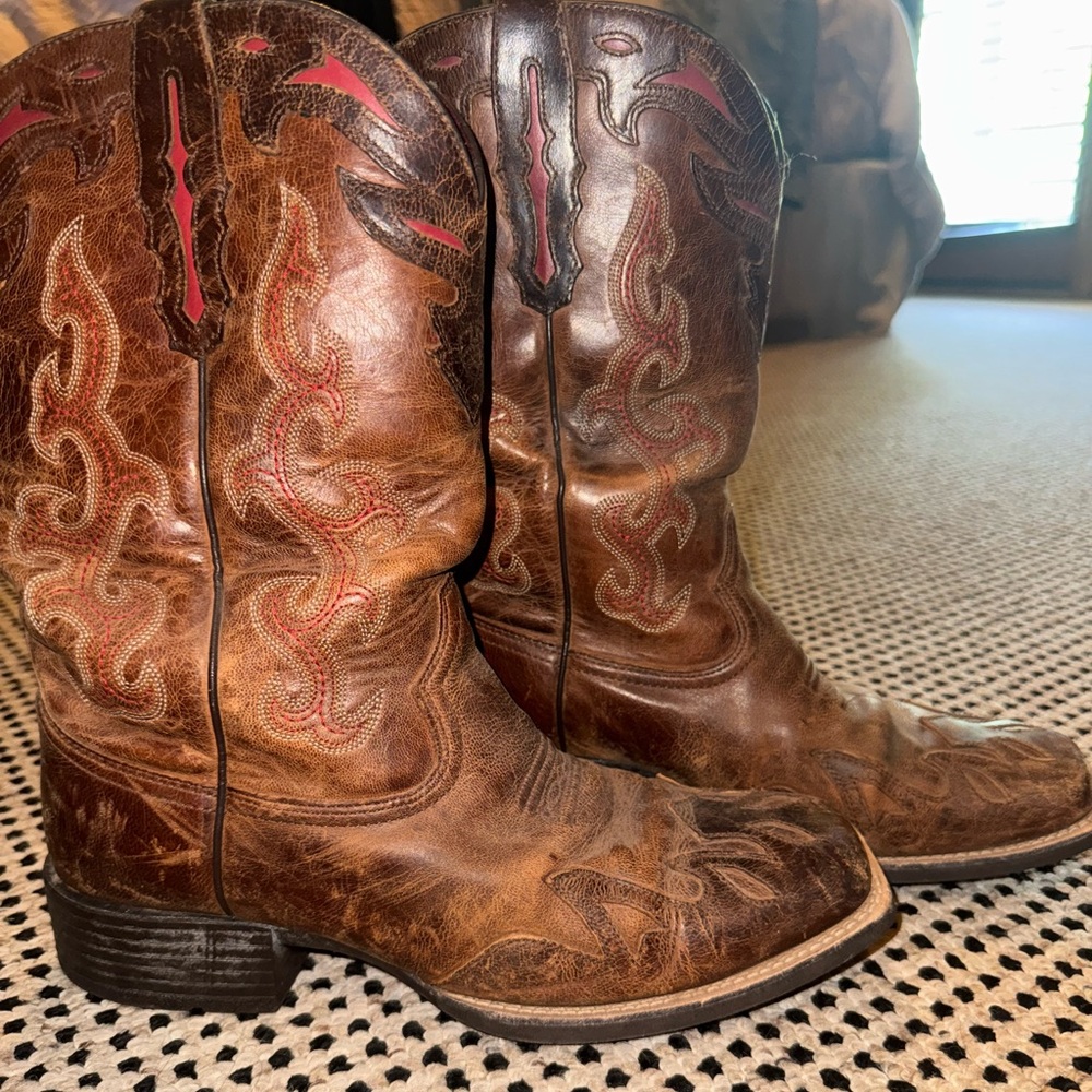 Ariat Brown Leather Western Boots with Red Embroidery